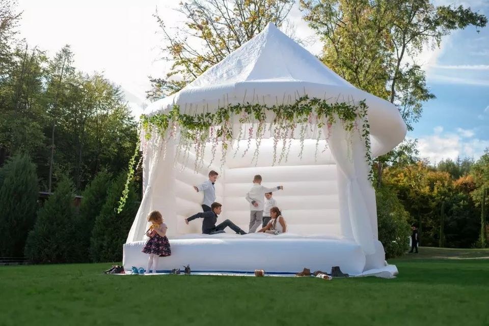 Weiße Hüpfburg Hochzeitshüpfburg mieten in Senne
