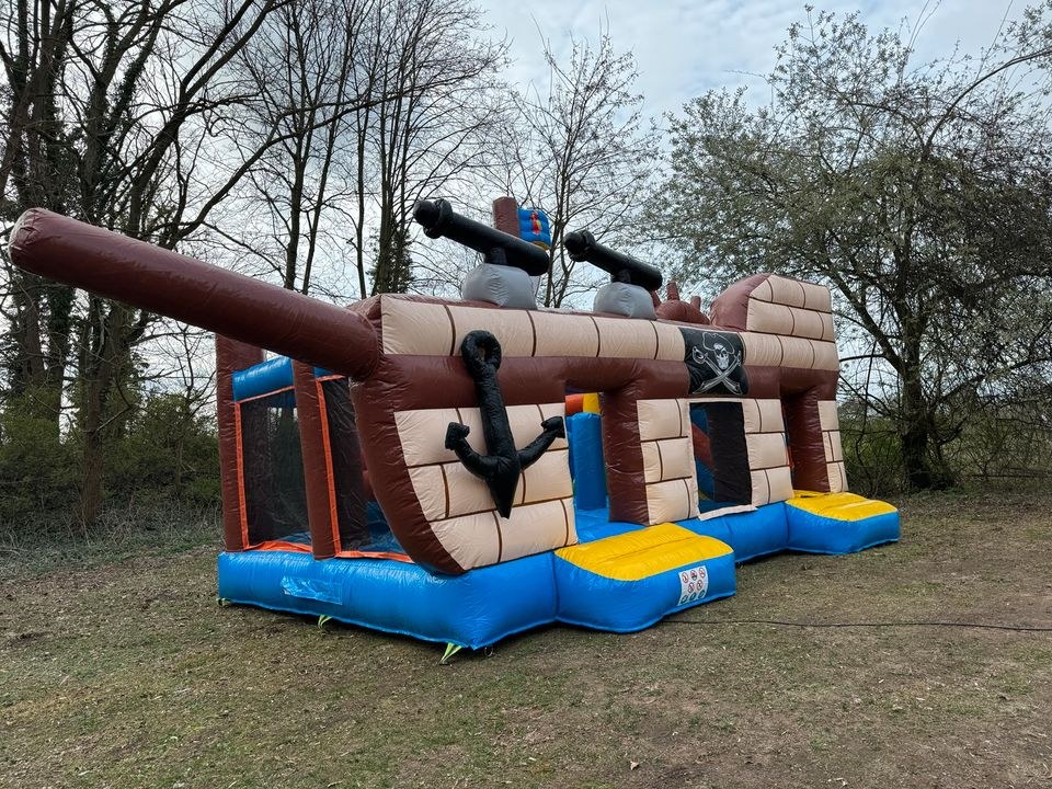 Hüpfburg Piratenschiff mieten in Senne – Hüpfspaß für jede Feier