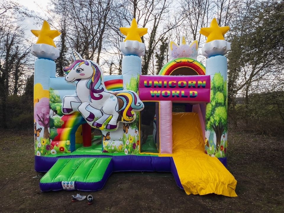 Hüpfburg Einhorn Welt mieten in Senne – Hüpfspaß für jede Feier