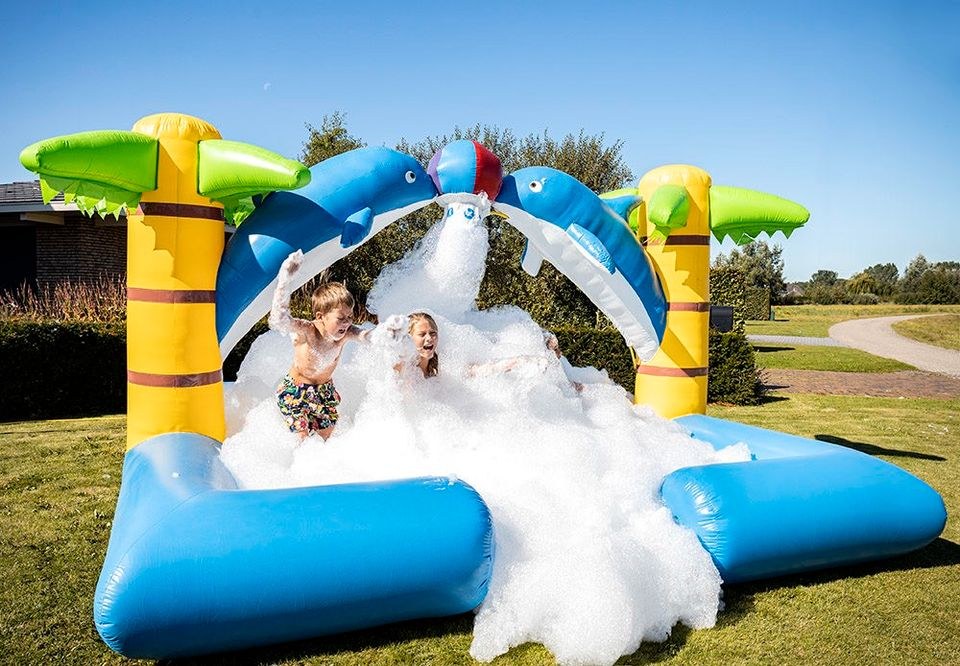 Wasser Hüpfburg Delfin bubble park mieten in Senne
