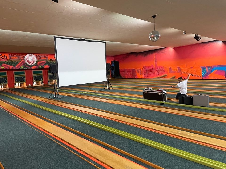 Faltrahmenleinwand 406 x 305 cm Frontprojektion mieten bei PlanSound