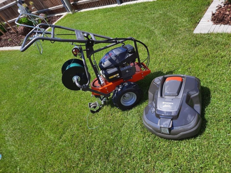 Kabelverlegemaschine Rasenmähroboter mieten bei PS Minibaggerverleih