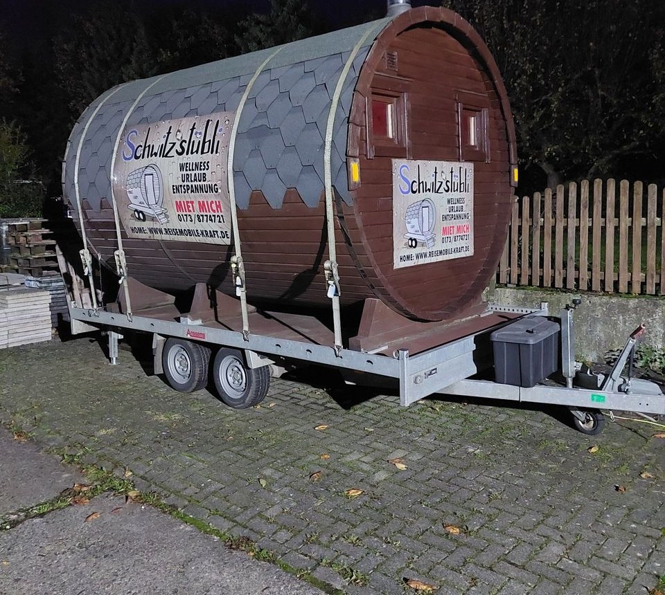 Sauna Fasssauna XXL Vorraum mieten bei Reise – das Besondere