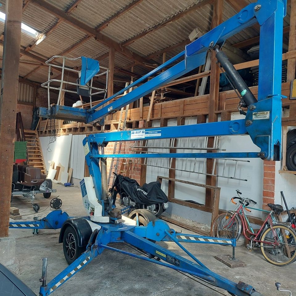 Hub Arbeitsbühne Anhänger mieten bei Reise – für Montage & Fassade