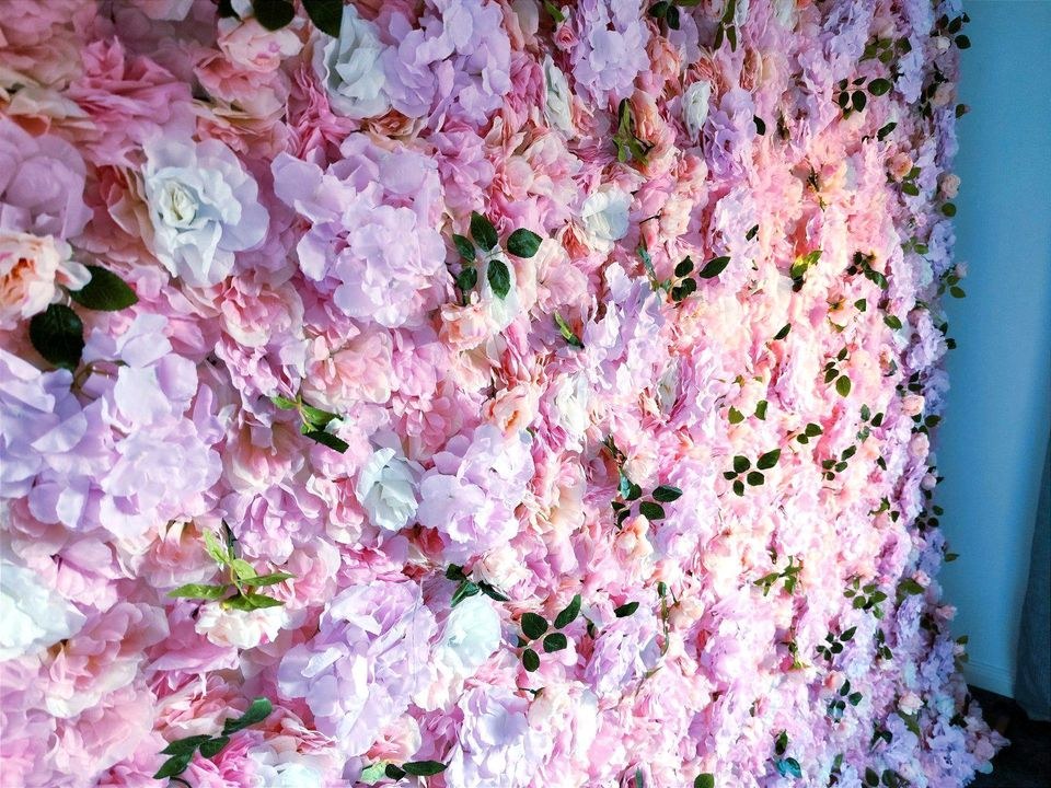 Rosenwand Blumenwand Fotohintergrund bodenlang mieten bei Rentbee