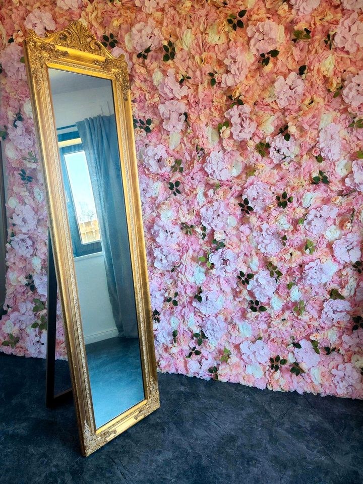 Rosenwand Blumenwand Fotohintergrund bodenlang mieten bei Rentbee – 2