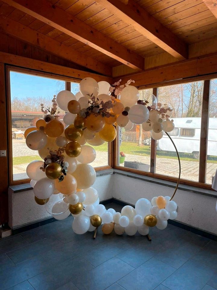 Traubogen Ballonbogen Dekoring 1,5m 2m inkl mieten bei Rentbee – 3