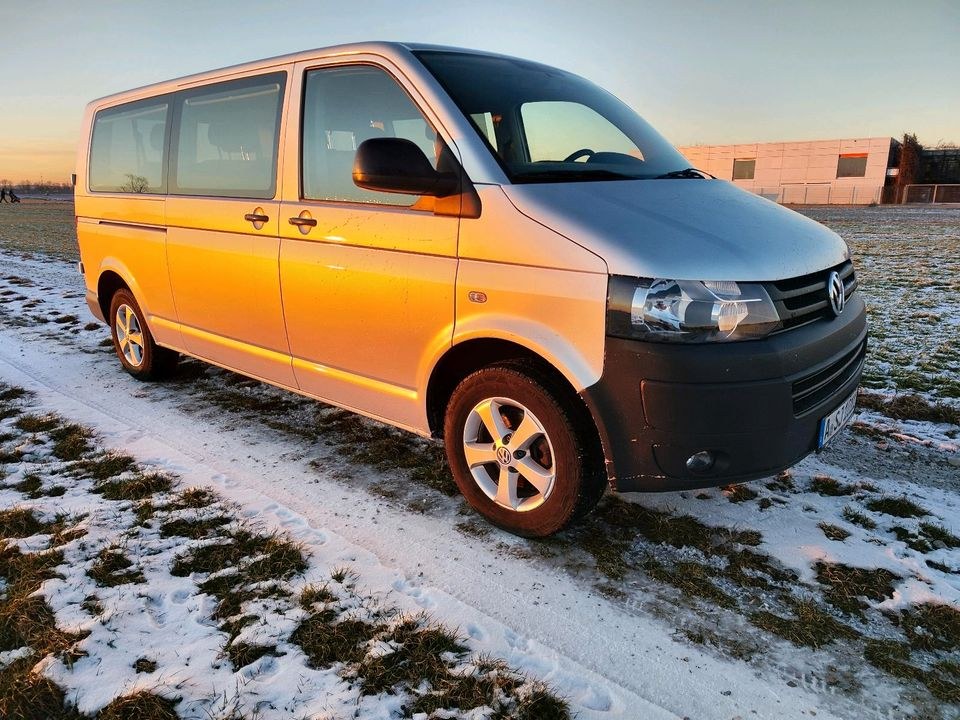 VW T5 Bulli Bus 8 Sitzer 4 Motion 140 PS mieten bei Rentbee – 2