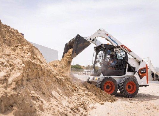 Kompaktlader Bobcat S450 Perfekter Allrounder mieten in Solingen – 2