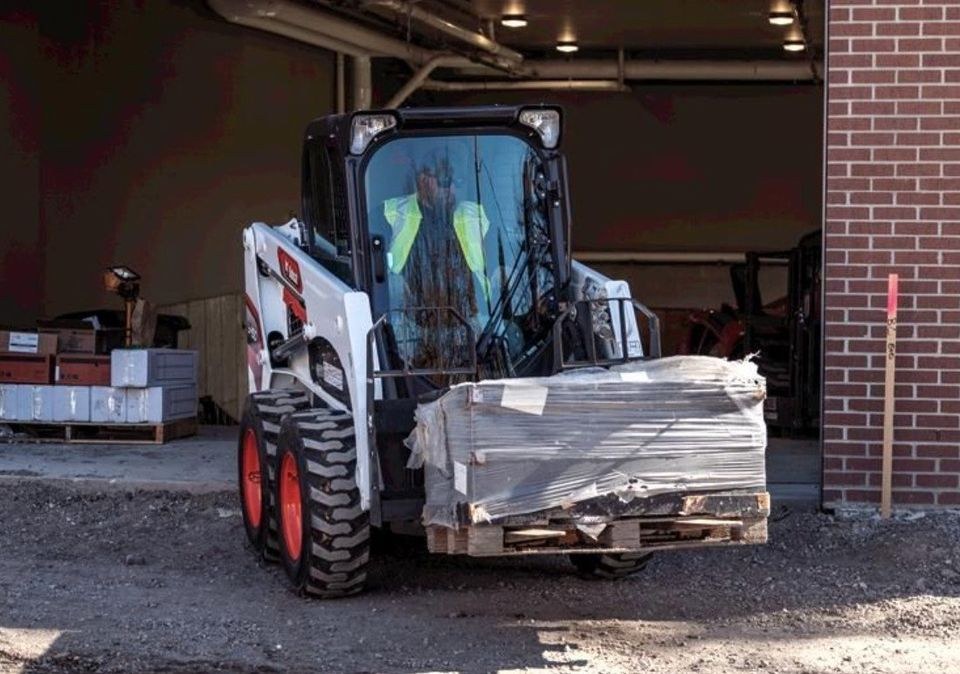Kompaktlader Bobcat S450 Perfekter Allrounder mieten in Solingen
