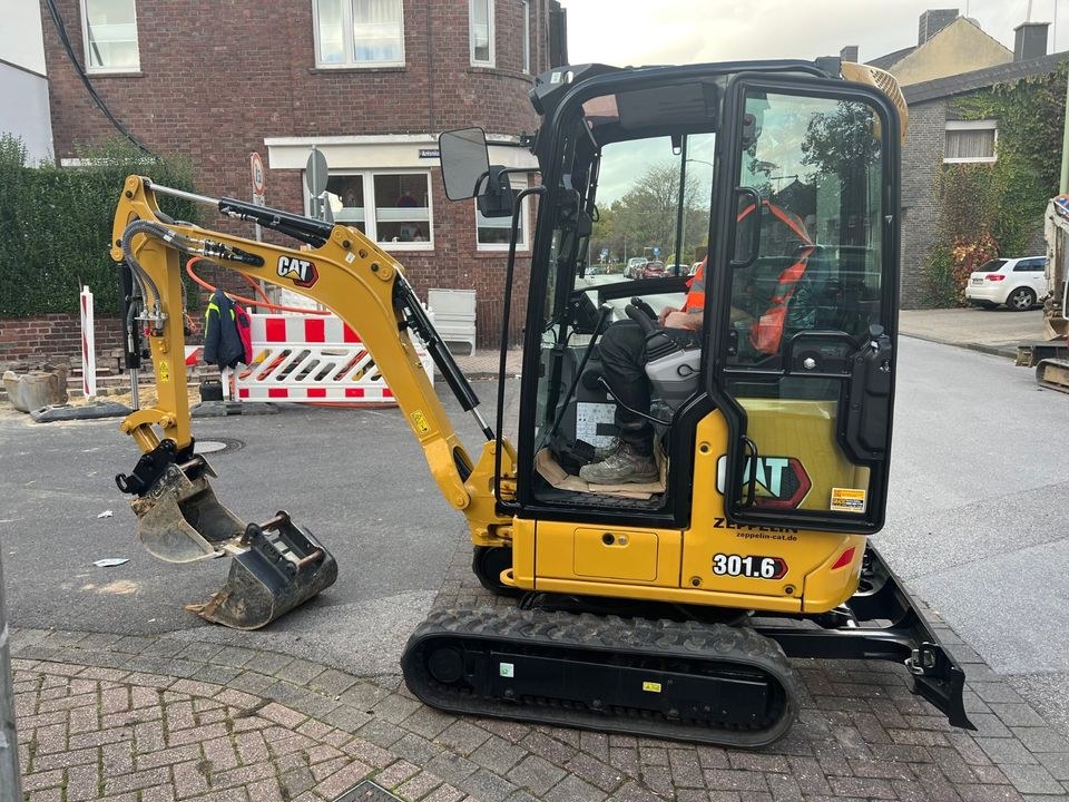 Minibagger Caterpillar mieten bei RSS Maschinen- und Anhänger