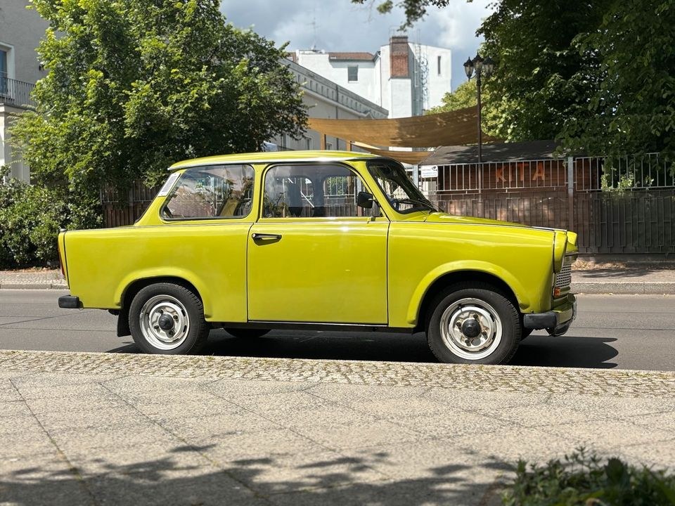 Trabant 601 fahren mieten in Karlshorst – für Hochzeit & Ausfahrt