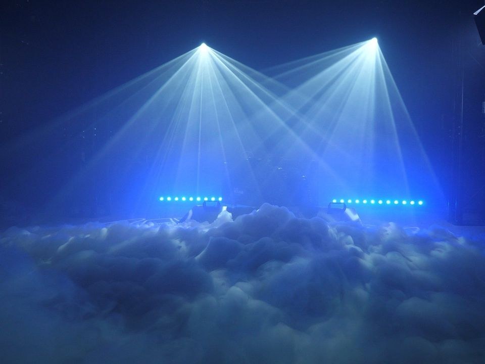 Bodennebel Nebelmaschine mieten in Uplengen – für Show & Tanzfläche