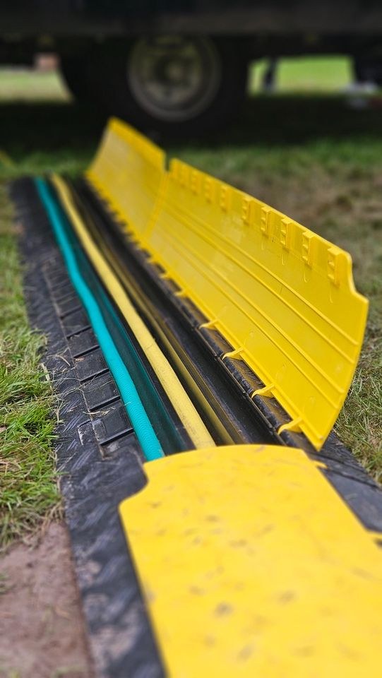 DEFENDER MINI Kabelbrücken Kabelschutz mieten in Uplengen