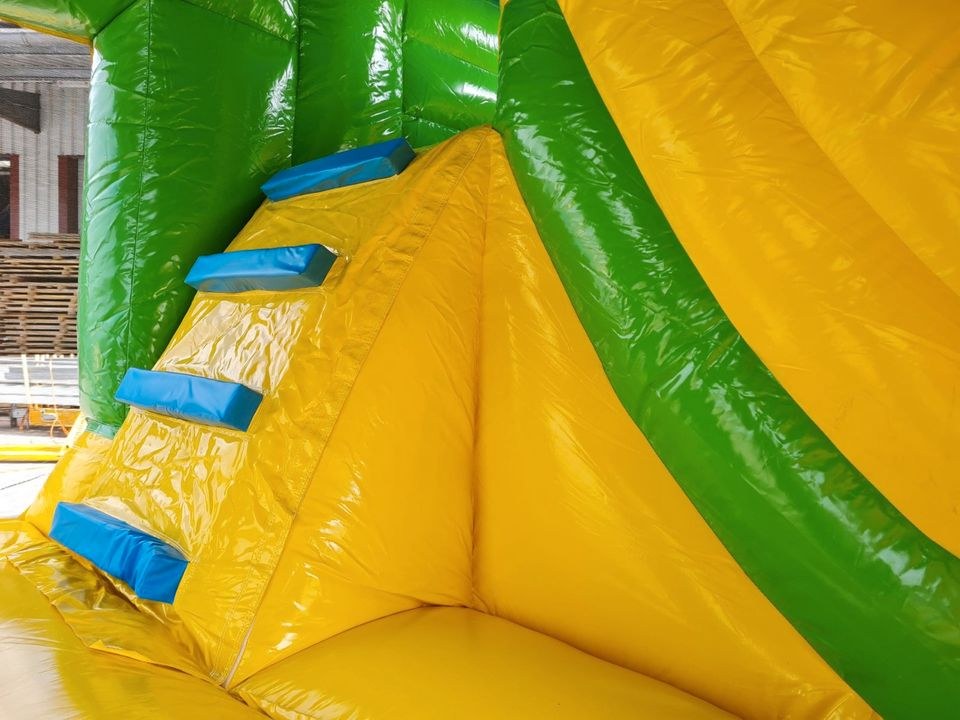 Hüpfburg Jungle Rutsche Multiplay mieten bei Jump 2 Go Werner von – 3