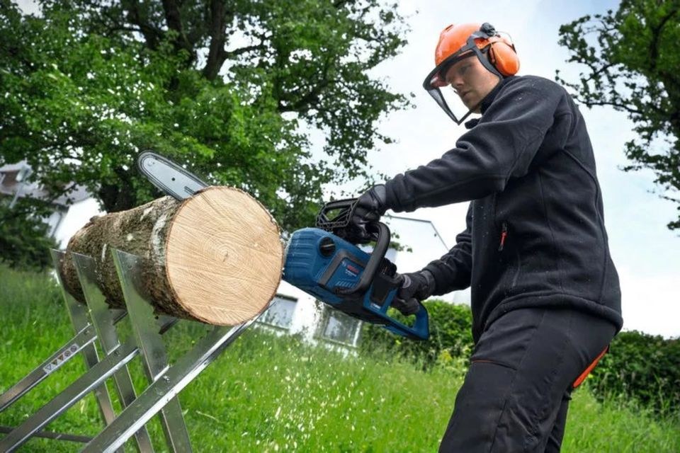 BOSCH GKE 18V 40 PRO Akku Kettensäge mieten bei Schwarz Mietpark – 3