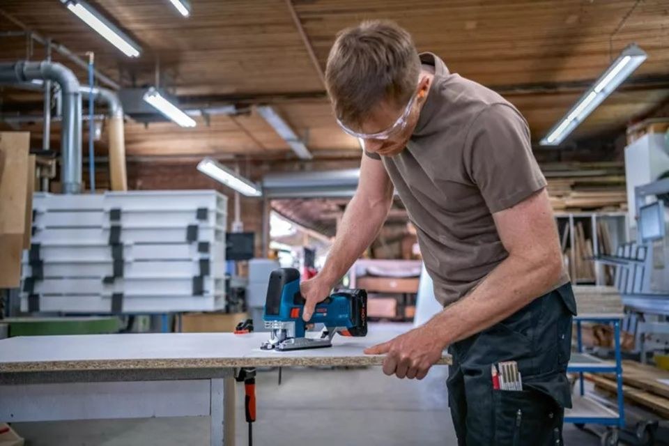 BOSCH GST 18V 155 SC PRO Akku Stichsäge mieten bei Schwarz Mietpark – 4