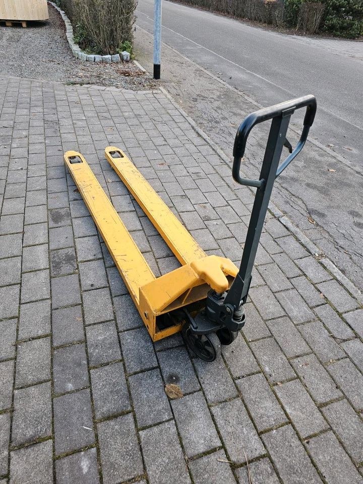 JUNGHEINRICH Hubwagen Gabelhubwagen 200cm LANG mieten in Neuenstein – 3