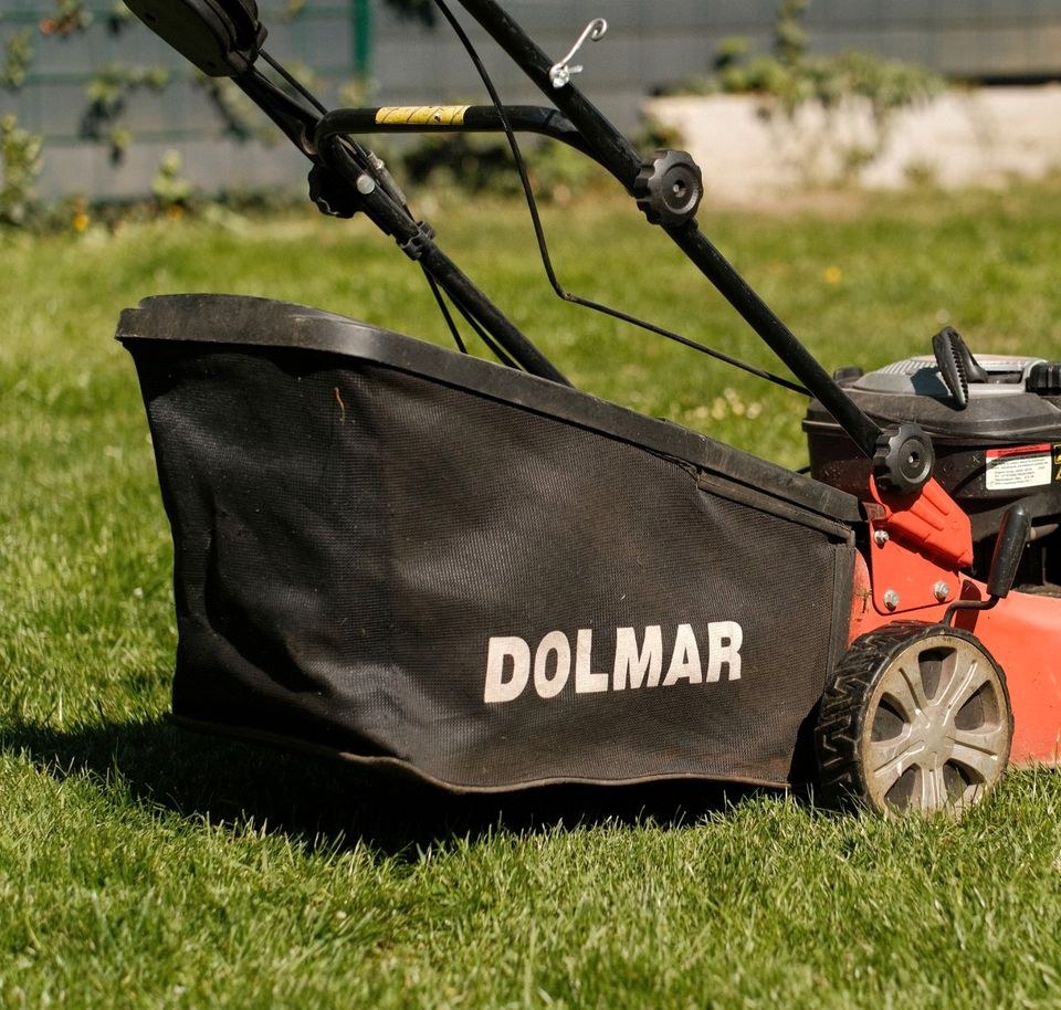 Benzin Rasenmäher mieten bei Bucchianico – für Garten & Grundstück – 2
