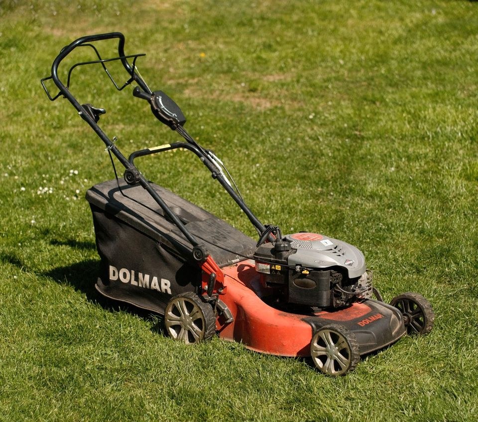 Benzin Rasenmäher mieten bei Bucchianico – für Garten & Grundstück