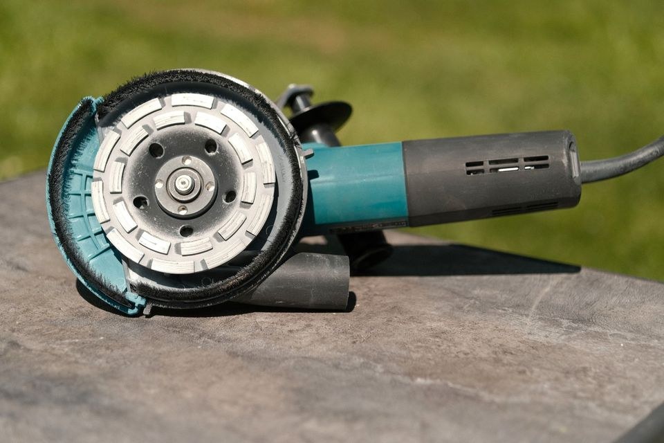 Betonschleifer Makita mieten bei Bucchianico – für Fundament & Mauer