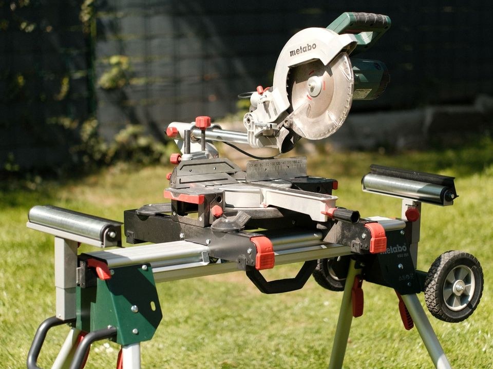 Kapp Zug Gehrungssäge Metabo mieten bei Bucchianico – 2