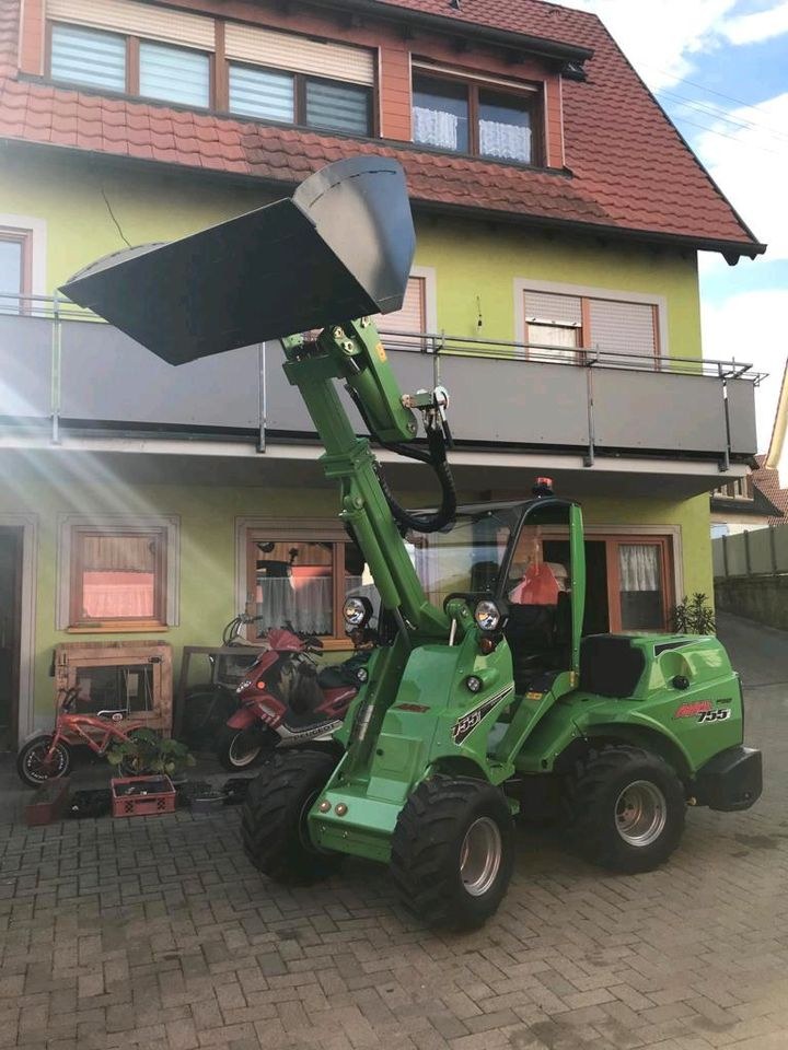 Radlader Avant 755i mieten in Gottenheim – für Schüttgut & Paletten – 4