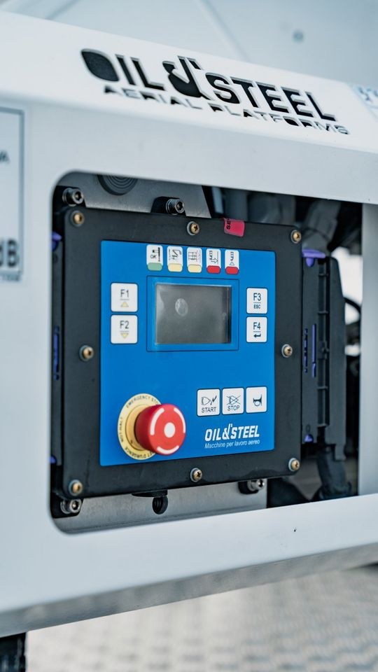 Hubsteiger Arbeitsbühne Steiger 20m mieten bei SE Design – 4
