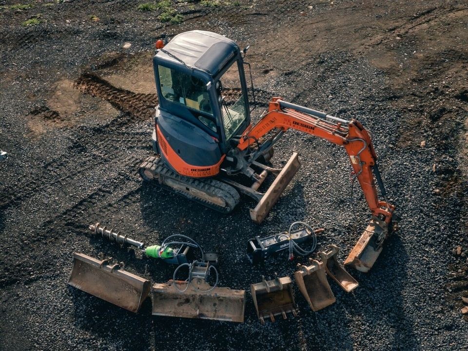 Hitachi ZX 29U 3 Kompaktbagger 3t mieten bei SE Design