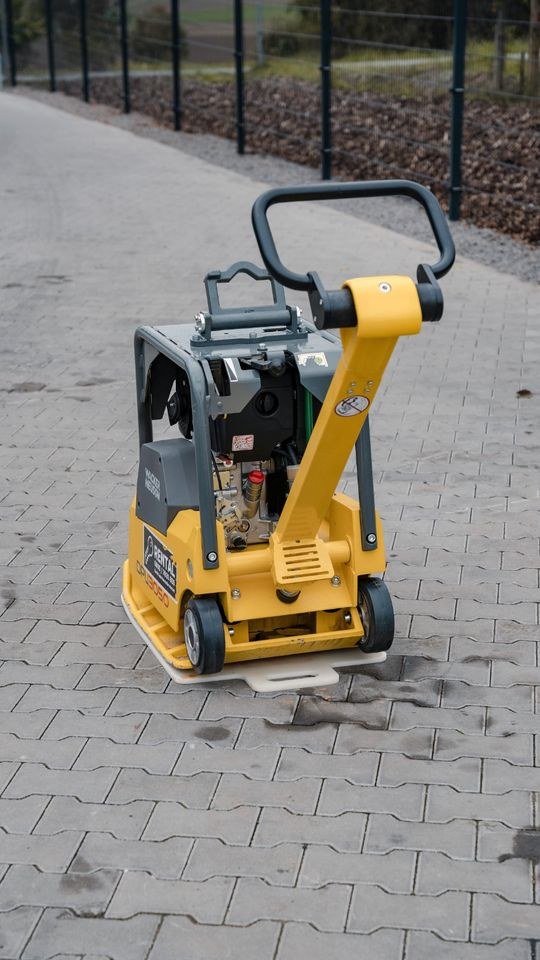 Rüttelmatte DPU3050H 200Kg Rüttelplatte mieten bei SE Design – 2