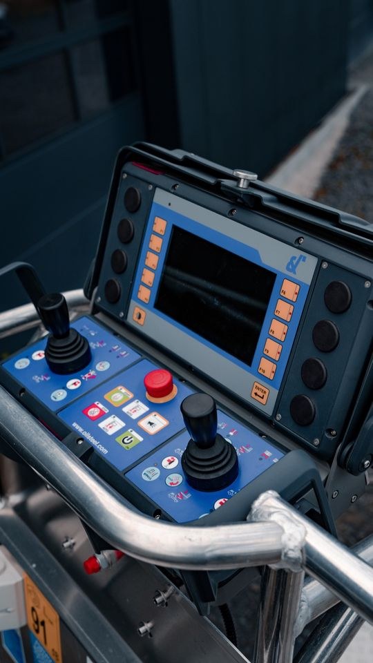 Hubsteiger Arbeitsbühne Steiger 24m mieten bei SE Design – 4