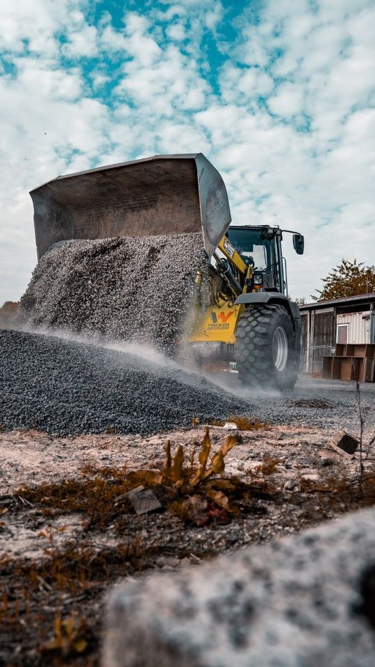 WN 9,8t Radlader WL 95 mieten bei SE Design – für Schüttgut & Paletten – 2