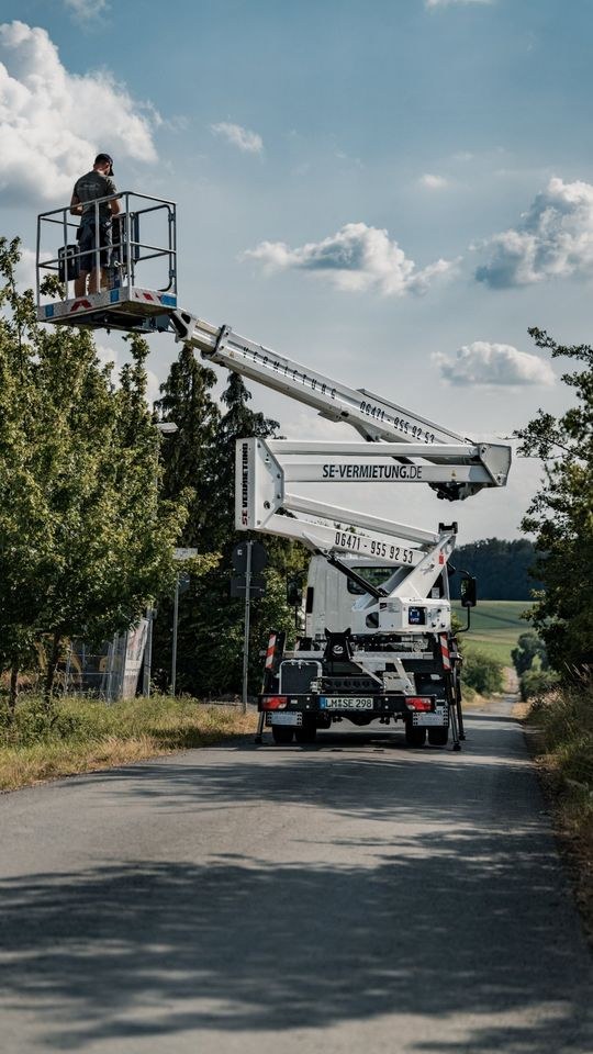 Hubsteiger Arbeitsbühne Steiger 20m mieten bei SE Design – 2