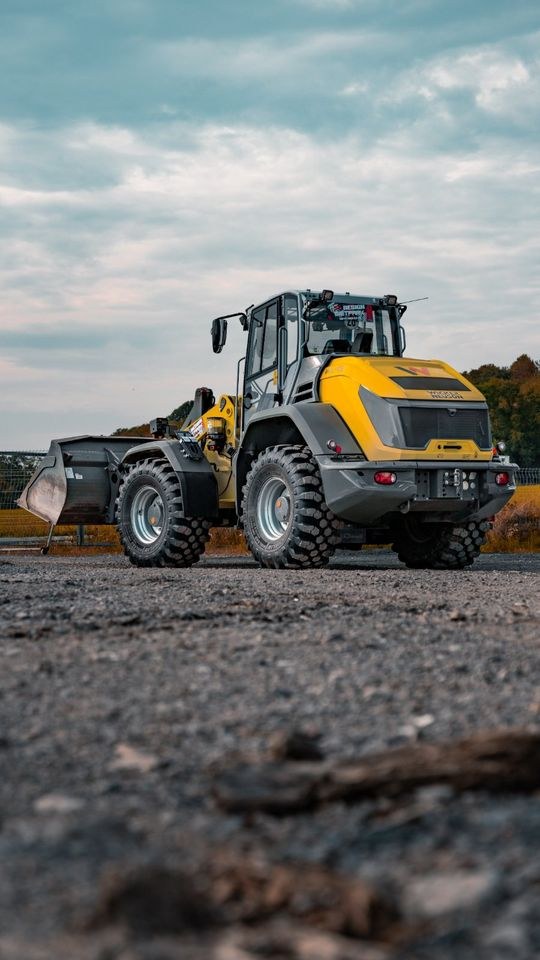 WN 9,8t Radlader WL 95 mieten bei SE Design – für Schüttgut & Paletten – 3