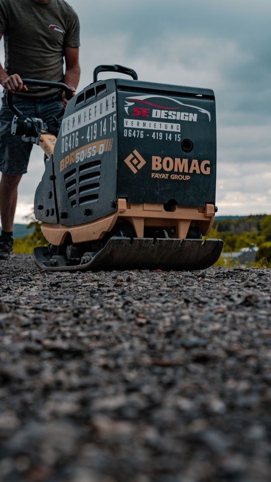 Rüttelplatte 400 500kg BOMAG BPR 50 55D mieten bei SE Design