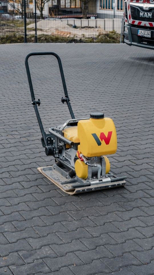 WN AP1850e Elektro Rüttelplatte mieten bei SE Design – 4