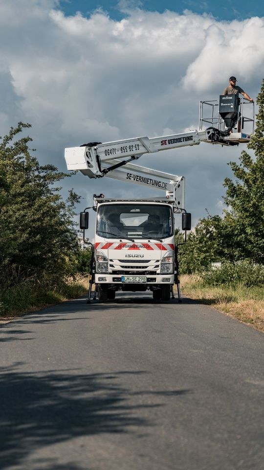 Hubsteiger Arbeitsbühne Steiger 20m mieten bei SE Design