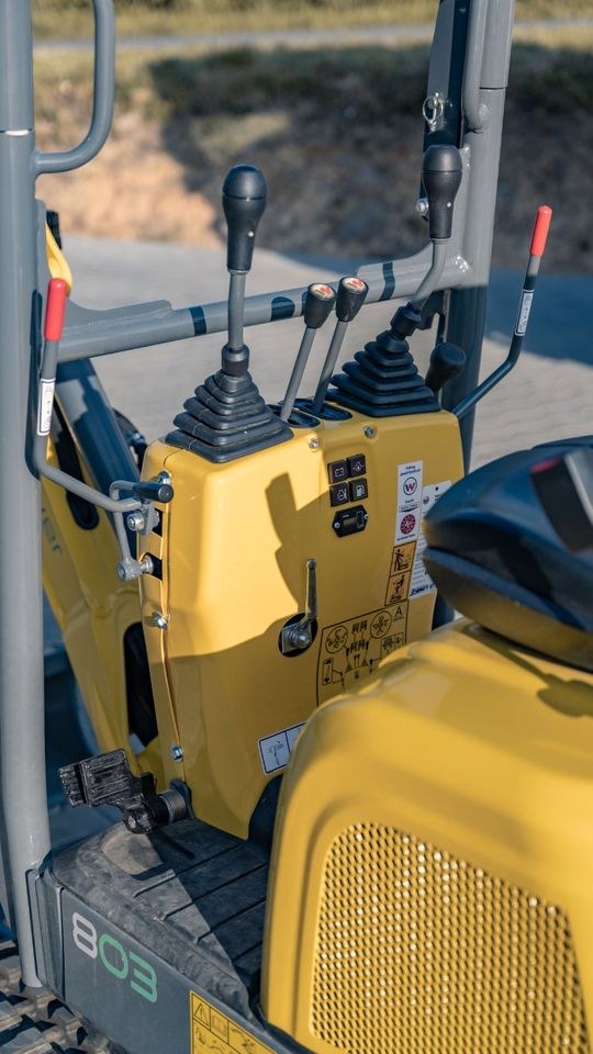 Wacker Neuson 803 Minibagger mieten bei SE Design – 3