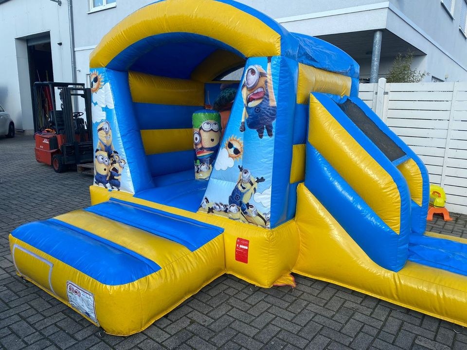 Minions Hüpfburg Donnerstag Montag mieten bei Spielpunkt