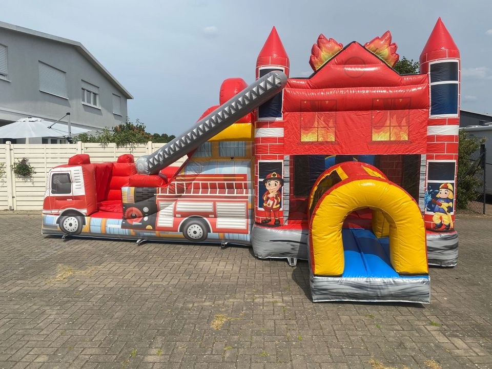 Tolle Feuerwehr Hüpfburg Rutsche 5m x 7m mieten bei Spielpunkt