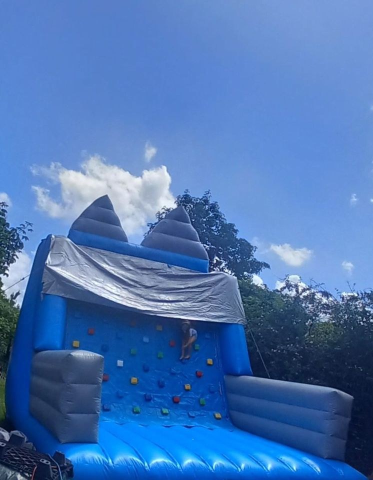 Aufblasbarer Kletterberg Hüpfburg mieten bei Spielpunkt – 3
