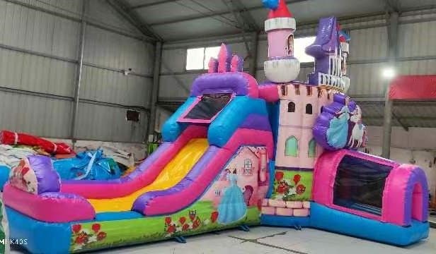 Schöne große Prinzessin Hüpfburg Do Mo mieten bei Spielpunkt