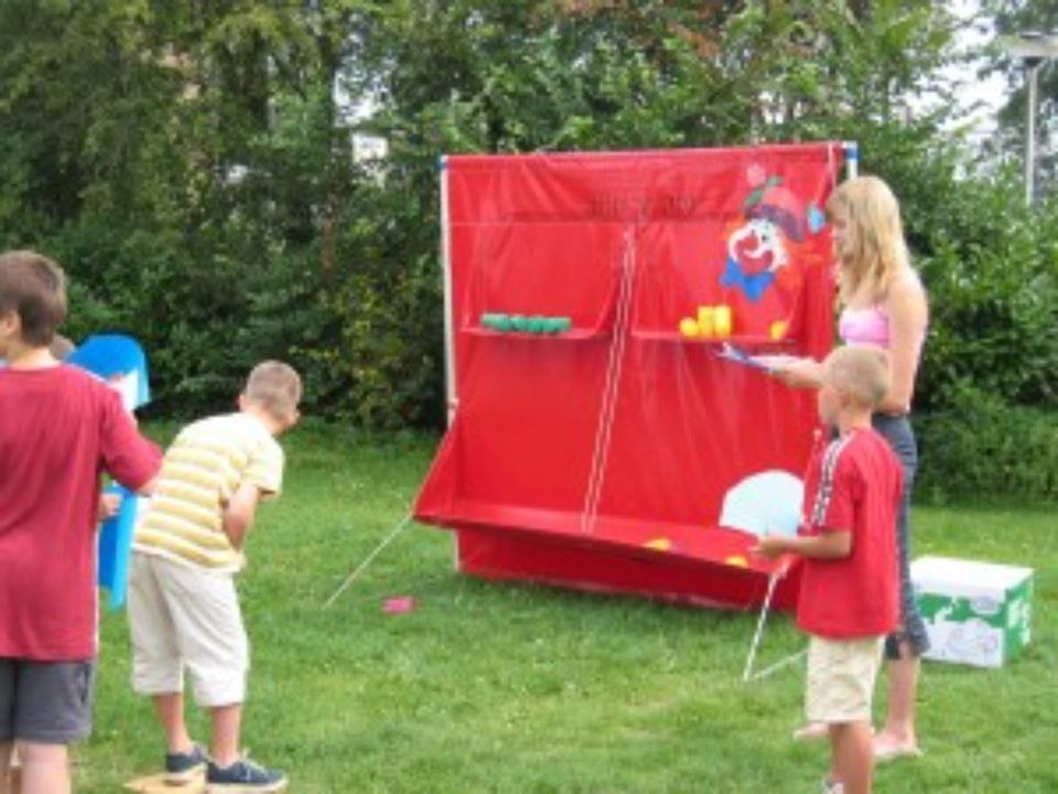 Großes Dosen werfen Hüpfburg mieten bei Spielpunkt