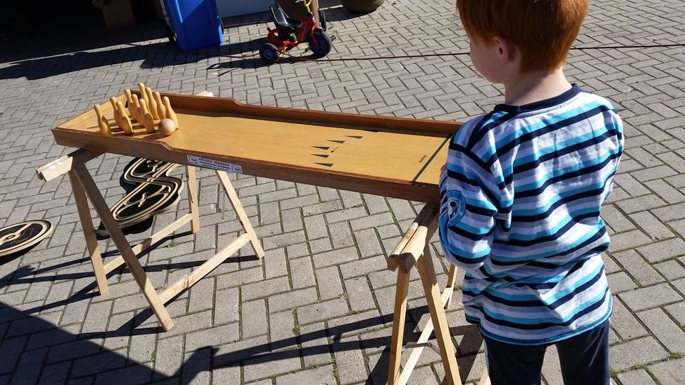 Tischkegeln Hüpfburg mieten bei Spielpunkt – Hüpfspaß für jede Feier