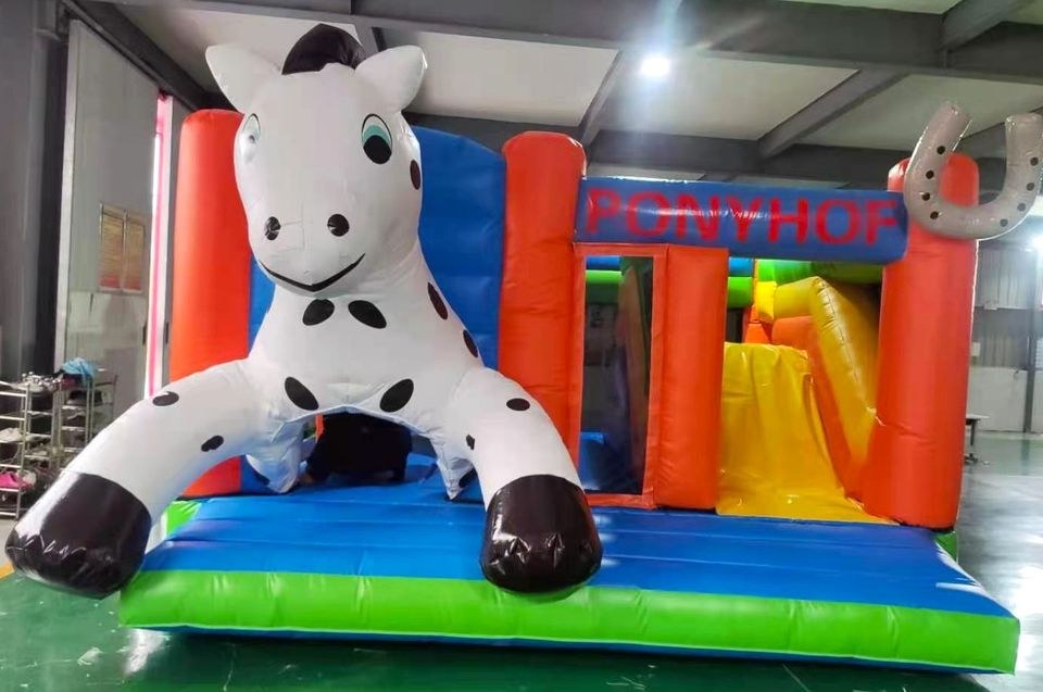 Süße Pony Hüpfburg Donnerstag Montag mieten bei Spielpunkt