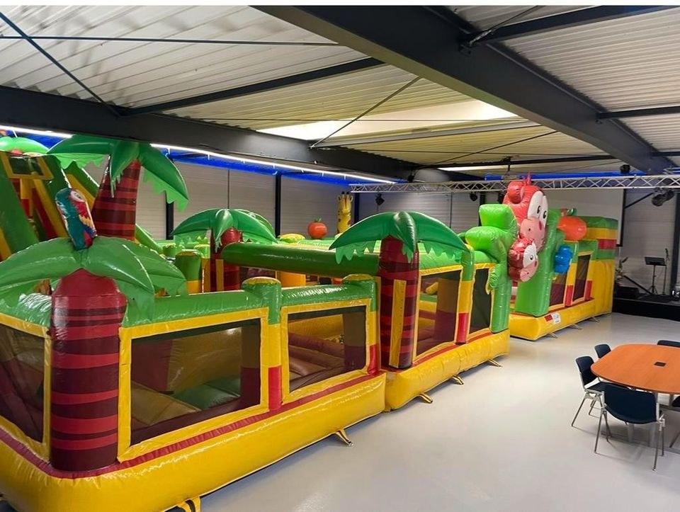Riesige 10m x 15m Hüpfburg mieten in Vechta – Hüpfspaß für jede Feier – 4