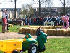 Kindertrecker Bauernhof Hüpfburg mieten bei Spielpunkt