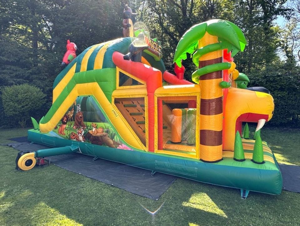 Dschungel Hindernisparcours Hüpfburg 9m x 4m mieten bei Spielpunkt