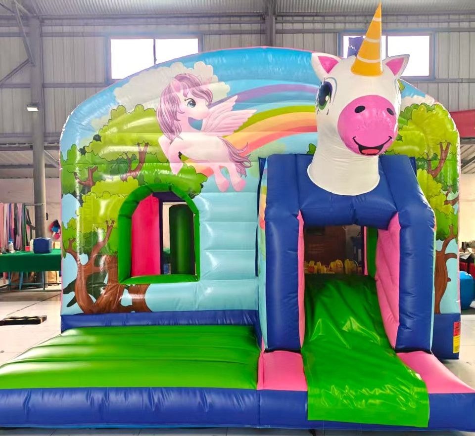 Schöne überdachte Einhorn Mittel Hüpfburg mieten bei Spielpunkt