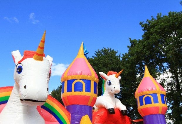 Einhorn Hüpfburg Donnerstag Montag mieten bei Spielpunkt – 4